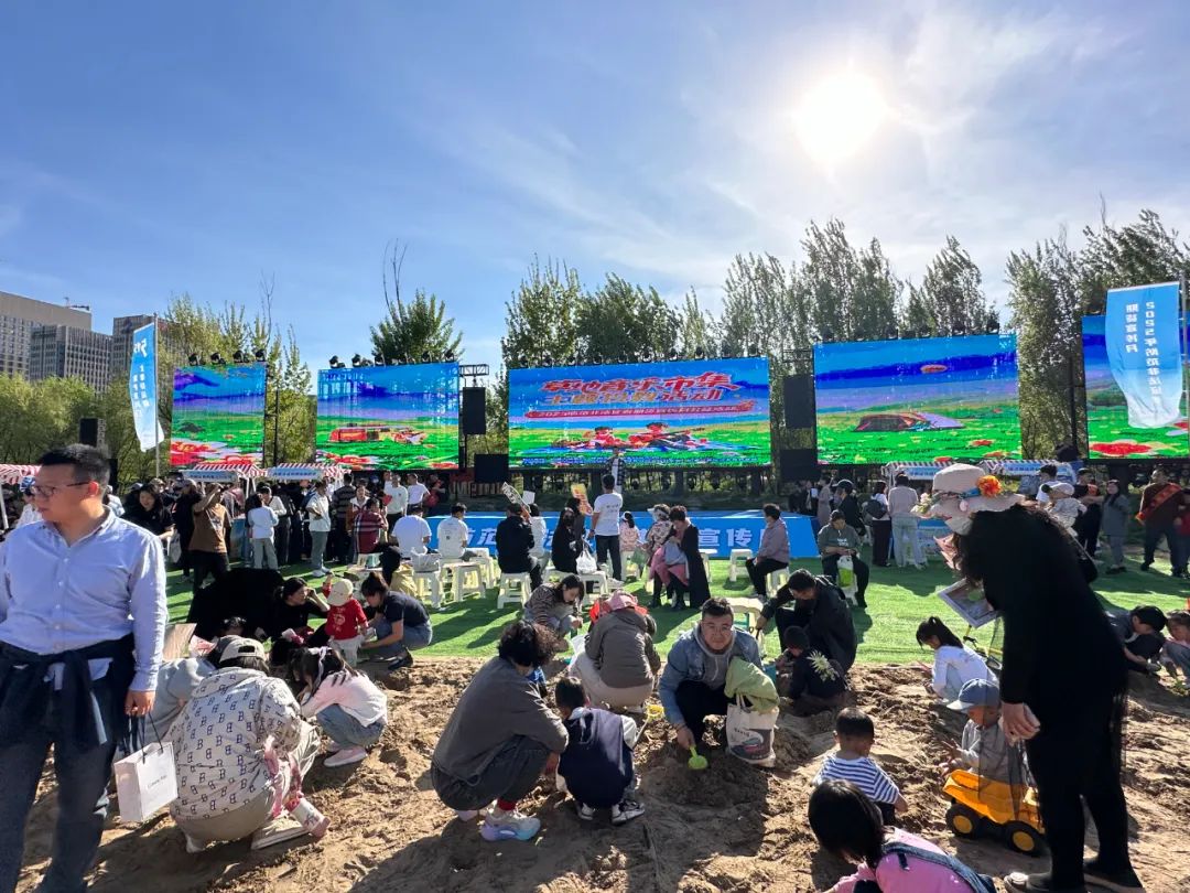 “5·15全國投資者保護(hù)宣傳日”暨“2025年防范非法證券期貨宣傳月”草地音樂市集活動(dòng)圓滿舉辦——寓教于樂，守護(hù)投資者權(quán)益